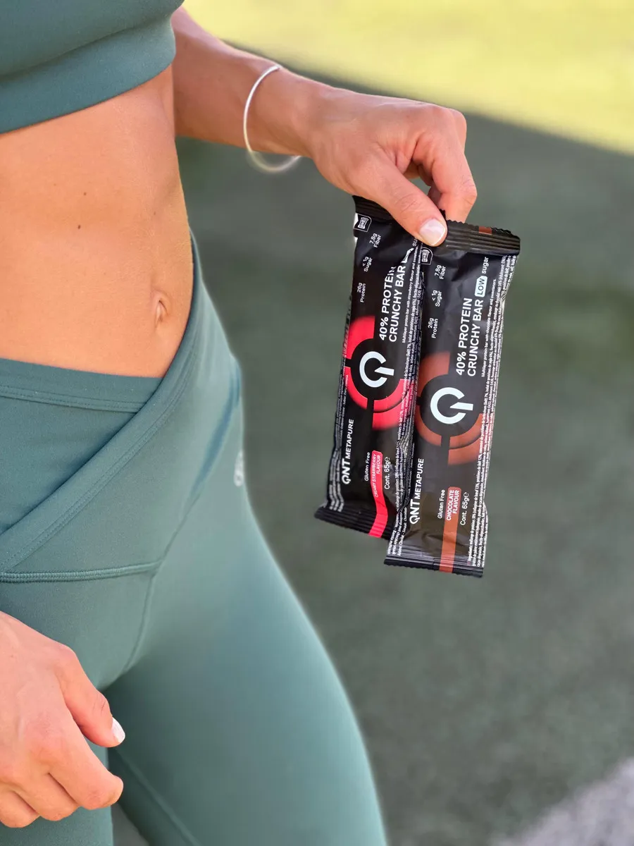 Barra de proteina QNT - Crunchy Chocolate Flavour (12 unidades)